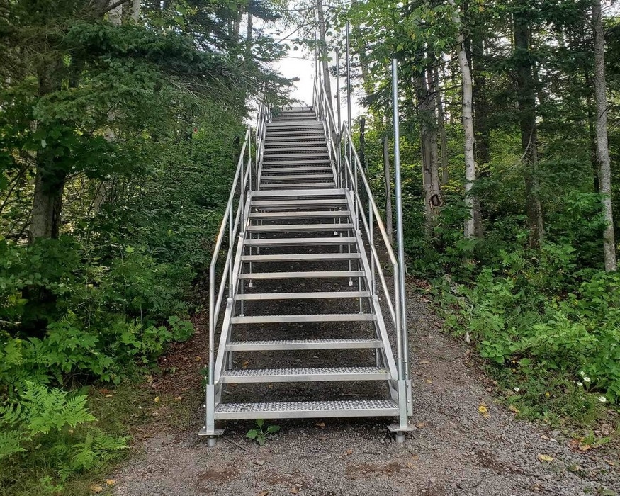 ESCALIER EN ALUMINIUM AVEC PALIER - CAILLEBOTIS