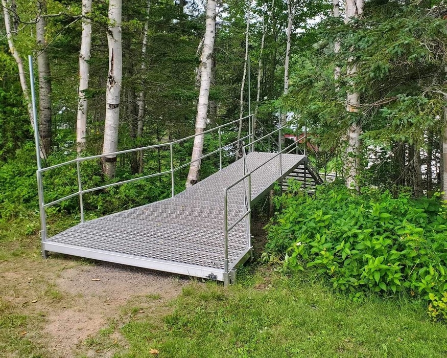 ESCALIER EN ALUMINIUM AVEC PALIER - CAILLEBOTIS