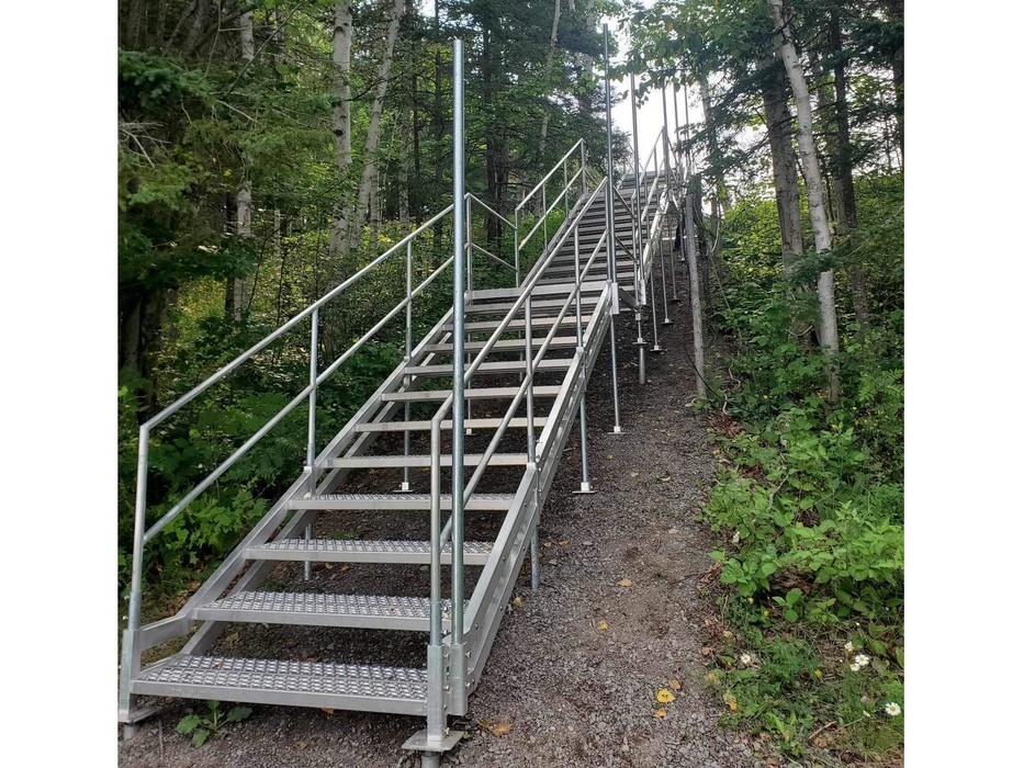 ESCALIER EN ALUMINIUM AVEC PALIER - CAILLEBOTIS