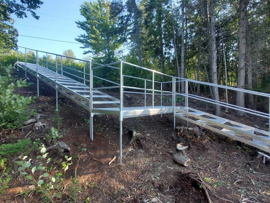 ESCALIER EN ALUMINIUM AVEC PALIER - THRUFLOW