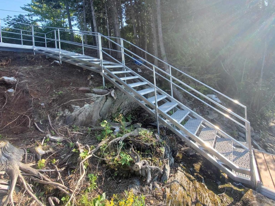 ESCALIER EN ALUMINIUM AVEC PALIER - THRUFLOW