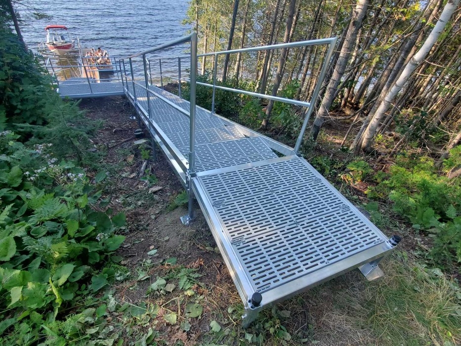 ESCALIER EN ALUMINIUM AVEC PALIER - THRUFLOW