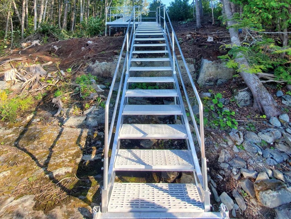 ESCALIER EN ALUMINIUM AVEC PALIER - THRUFLOW