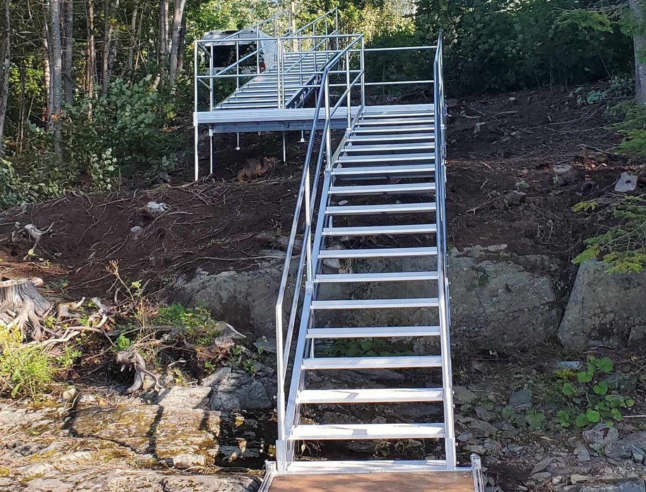 ESCALIER EN ALUMINIUM AVEC PALIER - THRUFLOW