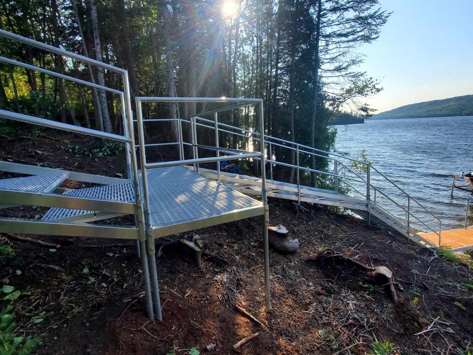 ESCALIER EN ALUMINIUM AVEC PALIER - THRUFLOW