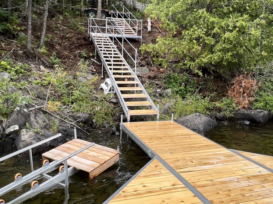 ESCALIER EN ALUMINIUM AVEC PALIER - BOIS